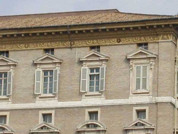 Okno Pałacu Apostolskiego Watykan